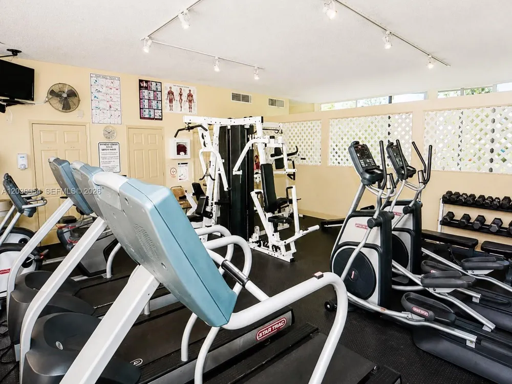 1000 Parkview Dr #505 Hallandale Beach, FL 33009