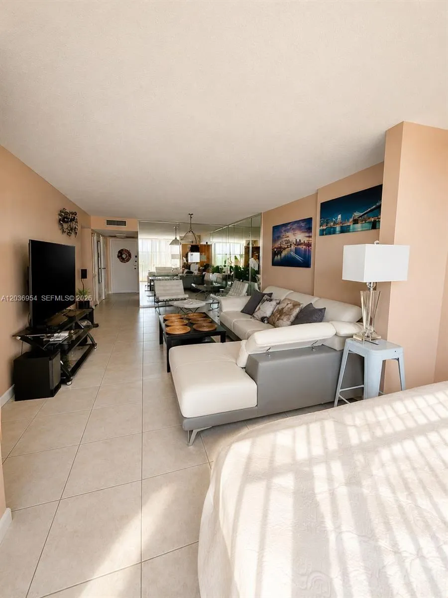1000 Parkview Dr #505 Hallandale Beach, FL 33009