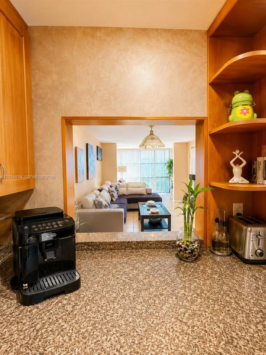 1000 Parkview Dr #505 Hallandale Beach, FL 33009