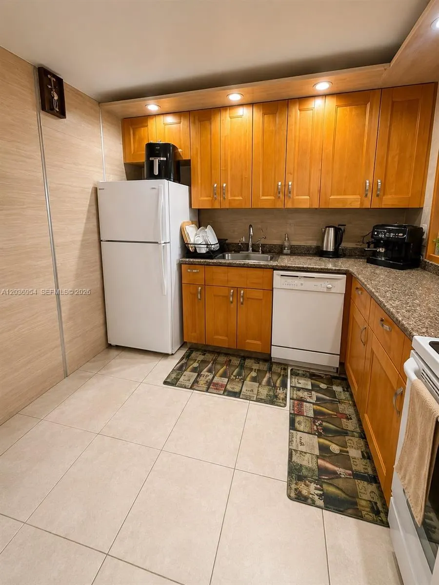 1000 Parkview Dr #505 Hallandale Beach, FL 33009