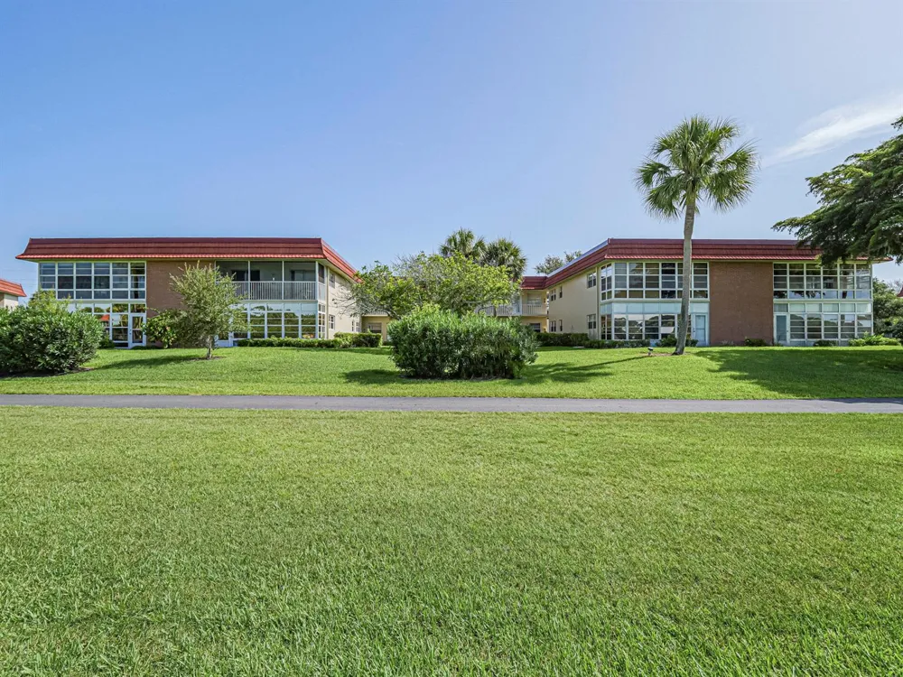 106 Spring Lake Court #201 Vero Beach, FL 32962
