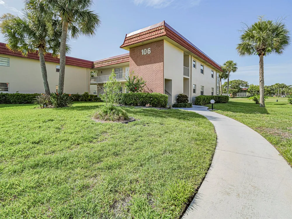 106 Spring Lake Court #201 Vero Beach, FL 32962