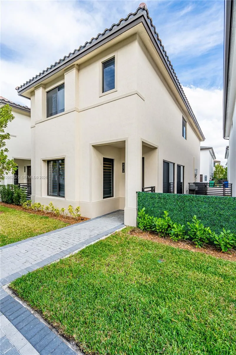 4374 NW 81st Ave Doral, FL 33166