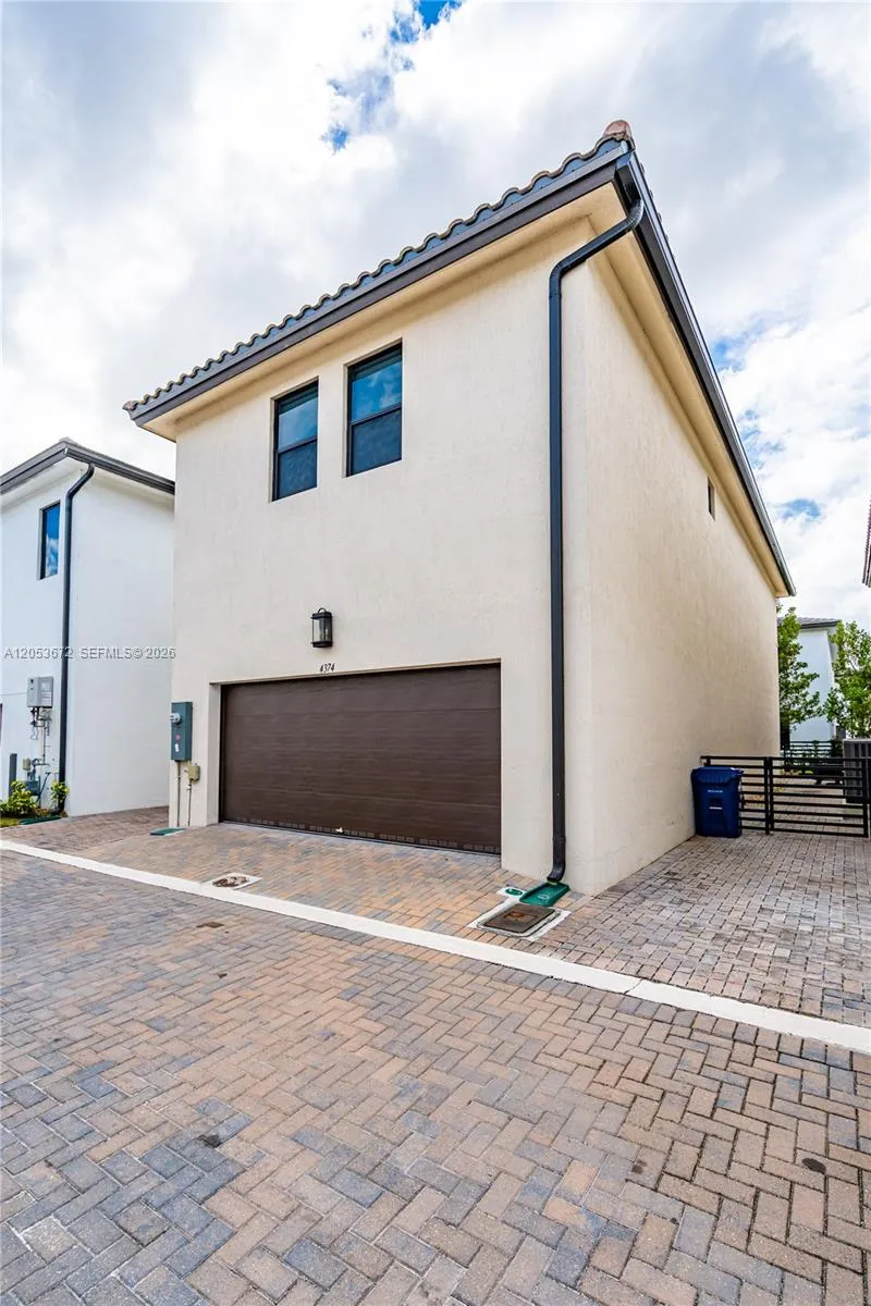 4374 NW 81st Ave Doral, FL 33166