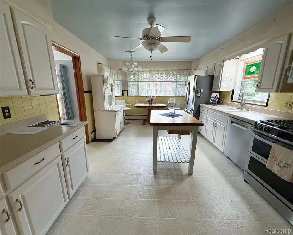 1460 Monroe Street Carleton Village, MI 48117