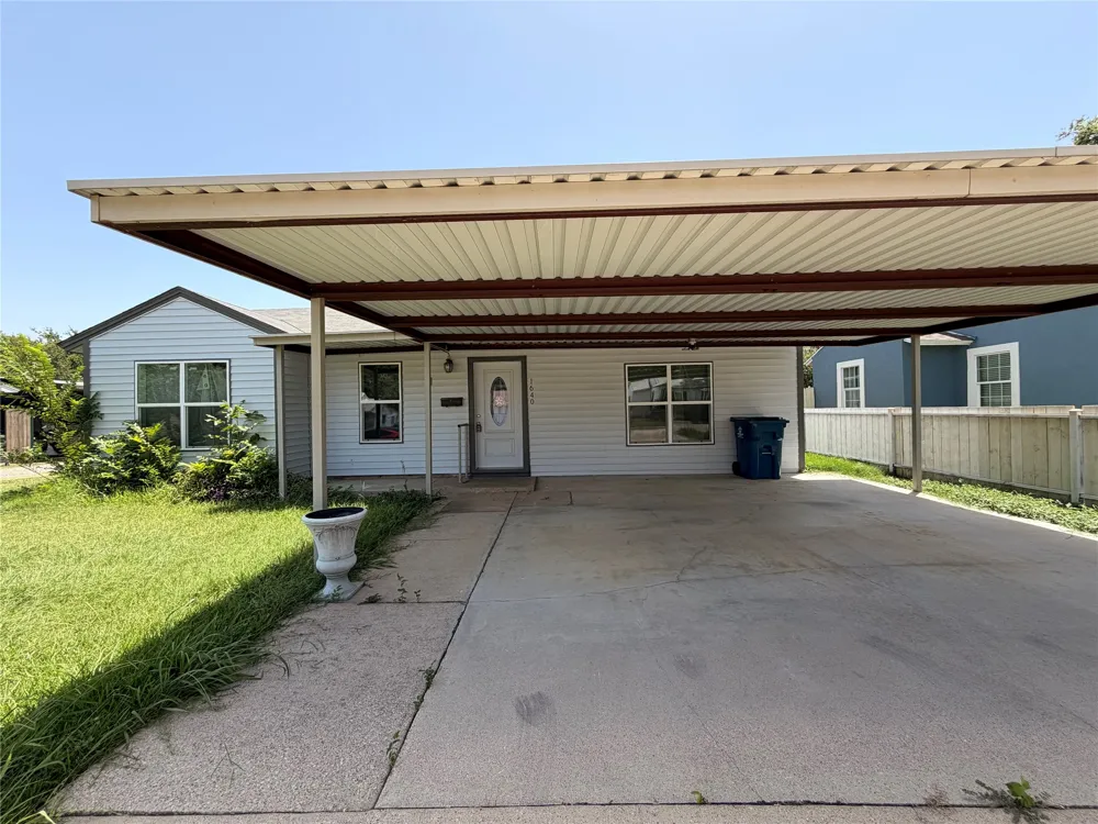 1640 Glenn Drive Blue Mound, TX 76131