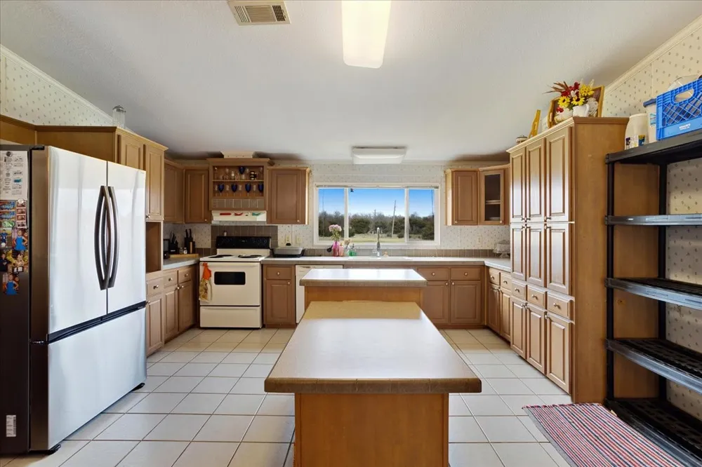 2035 FM-1566 Celeste, TX 75423