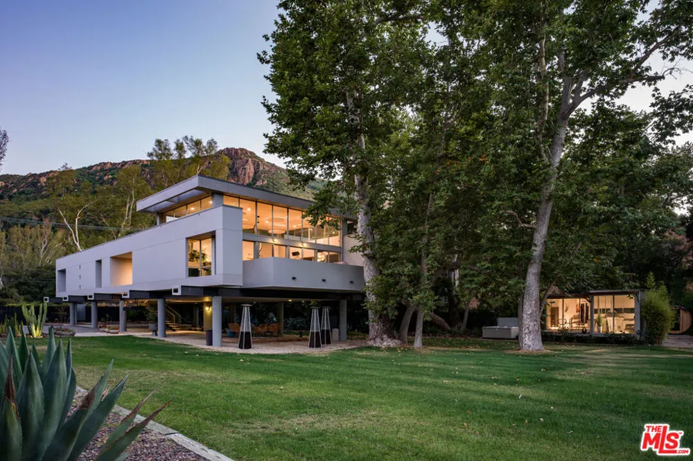 30047 Mulholland Highway Agoura Hills, CA 91301