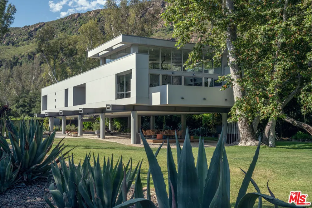30047 Mulholland Highway Agoura Hills, CA 91301