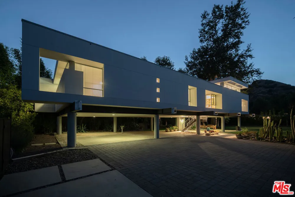 30047 Mulholland Highway Agoura Hills, CA 91301