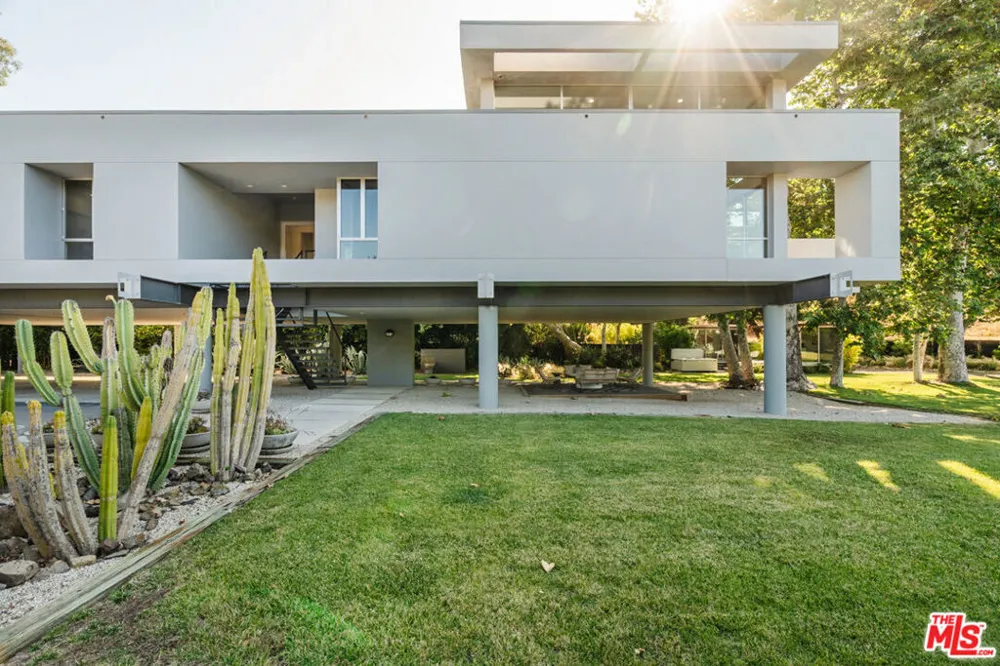 30047 Mulholland Highway Agoura Hills, CA 91301