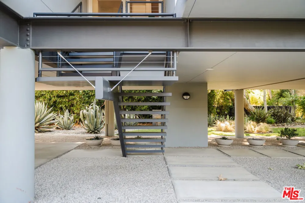 30047 Mulholland Highway Agoura Hills, CA 91301