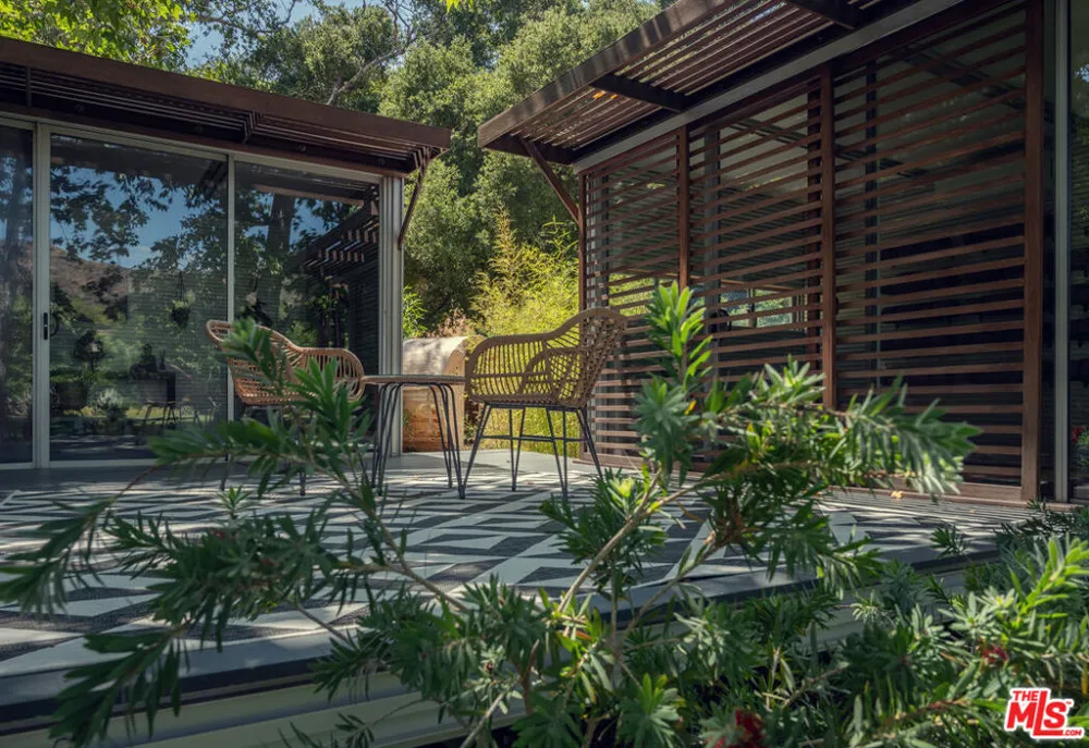 30047 Mulholland Highway Agoura Hills, CA 91301
