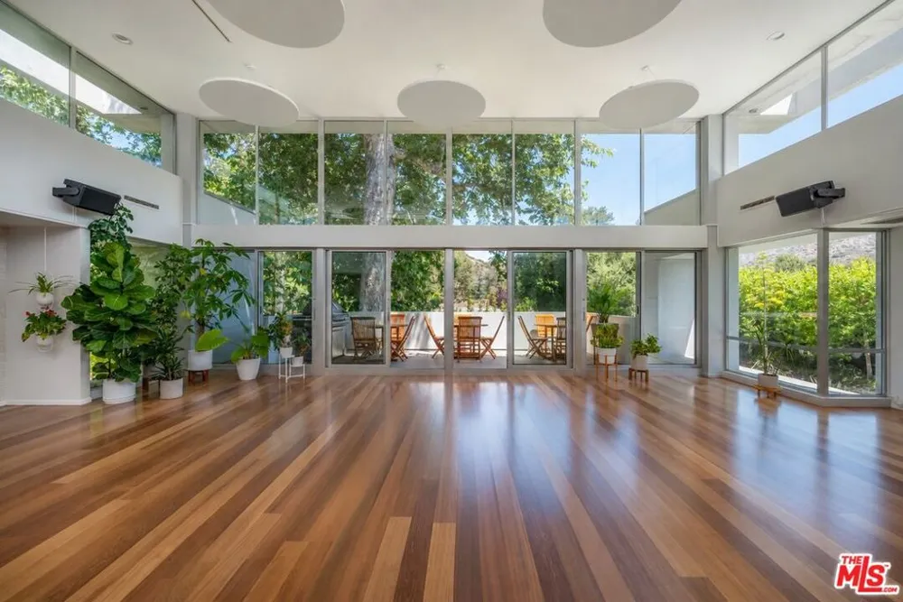 30047 Mulholland Highway Agoura Hills, CA 91301