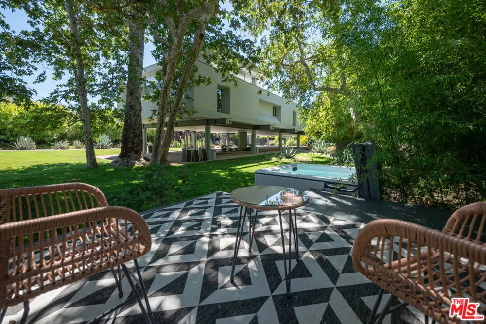 30047 Mulholland Highway Agoura Hills, CA 91301