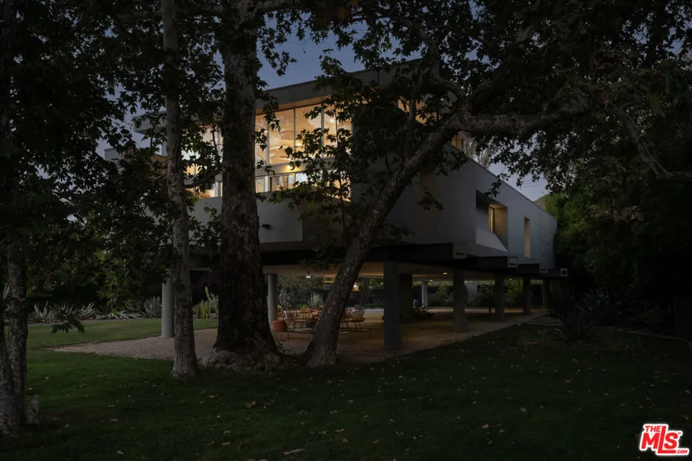 30047 Mulholland Highway Agoura Hills, CA 91301