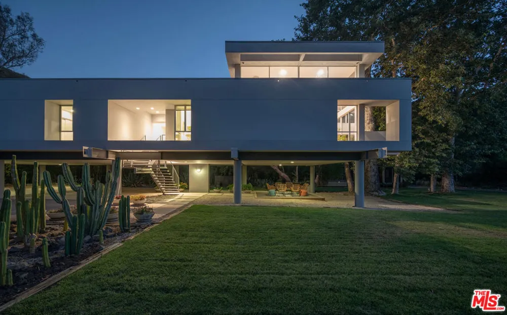 30047 Mulholland Highway Agoura Hills, CA 91301
