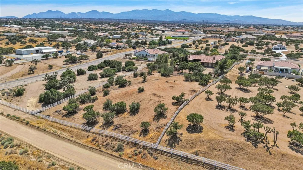 8323 Macron Oak Hills, CA 92344