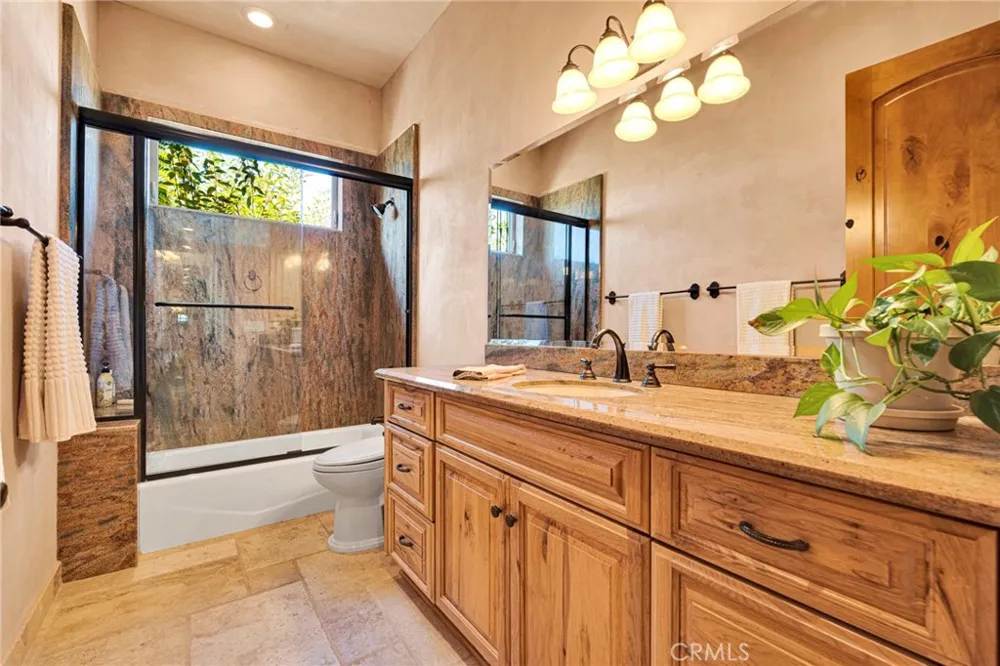 8323 Macron Oak Hills, CA 92344