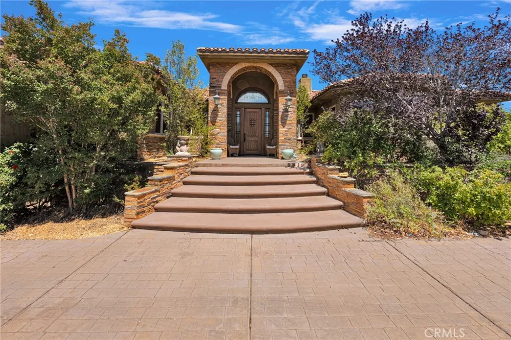 8323 Macron Oak Hills, CA 92344