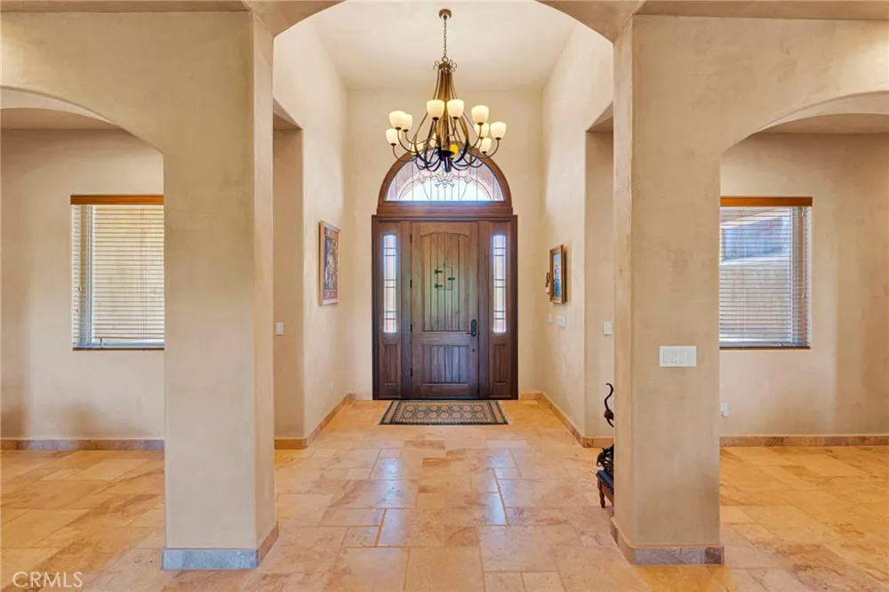 8323 Macron Oak Hills, CA 92344