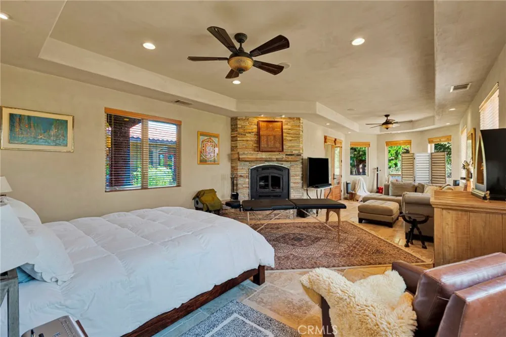 8323 Macron Oak Hills, CA 92344