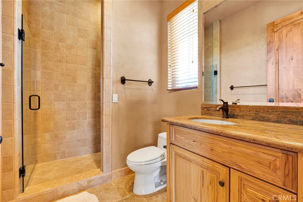 8323 Macron Oak Hills, CA 92344