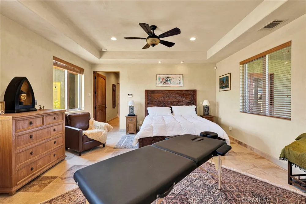 8323 Macron Oak Hills, CA 92344