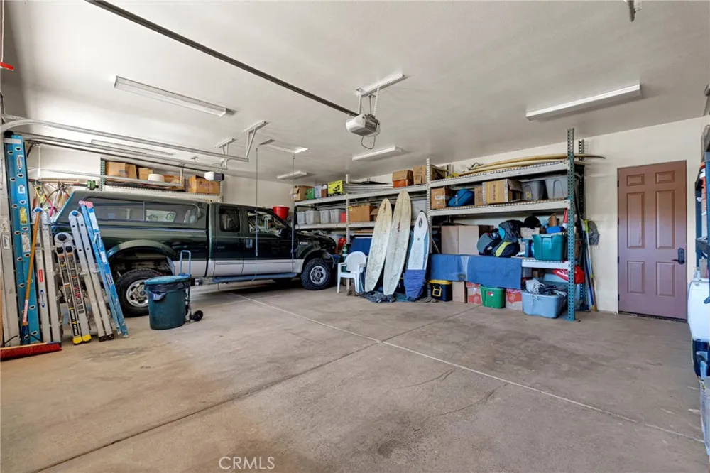 8323 Macron Oak Hills, CA 92344