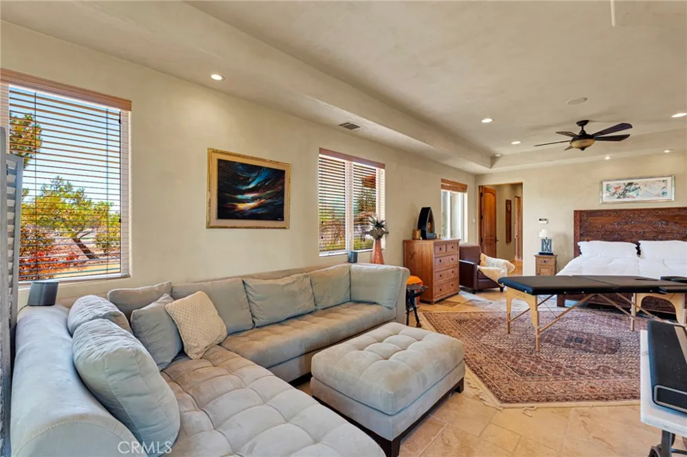 8323 Macron Oak Hills, CA 92344