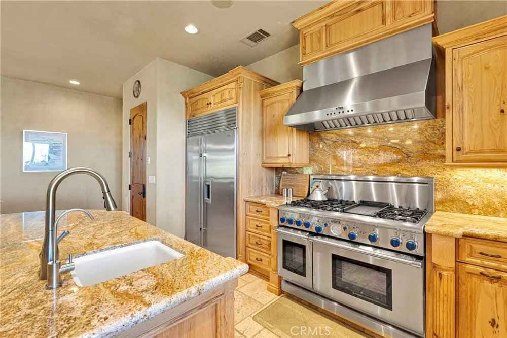 8323 Macron Oak Hills, CA 92344
