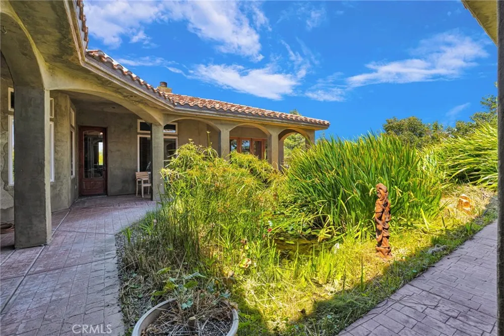 8323 Macron Oak Hills, CA 92344