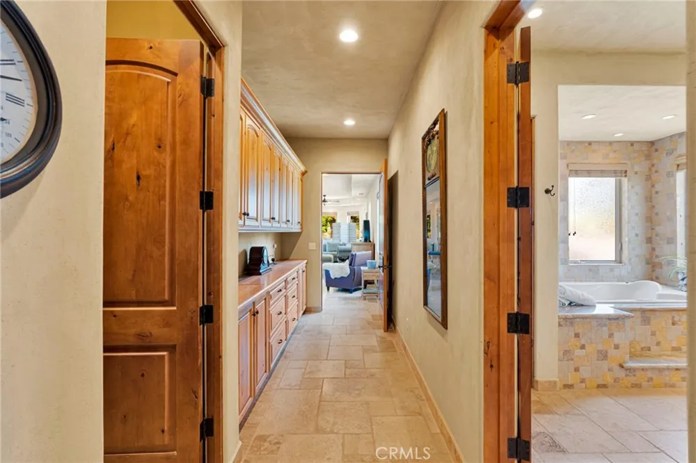 8323 Macron Oak Hills, CA 92344