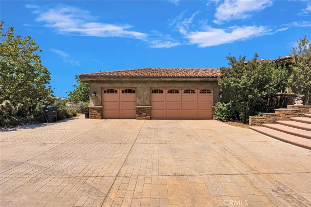 8323 Macron Oak Hills, CA 92344