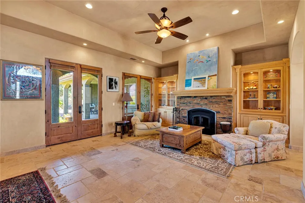 8323 Macron Oak Hills, CA 92344
