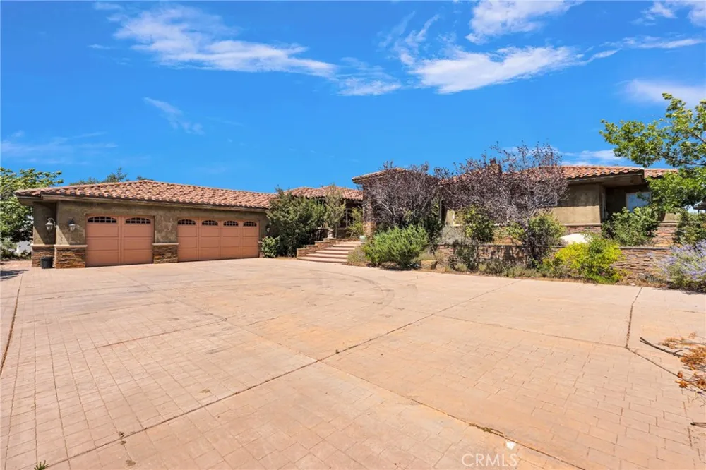 8323 Macron Oak Hills, CA 92344