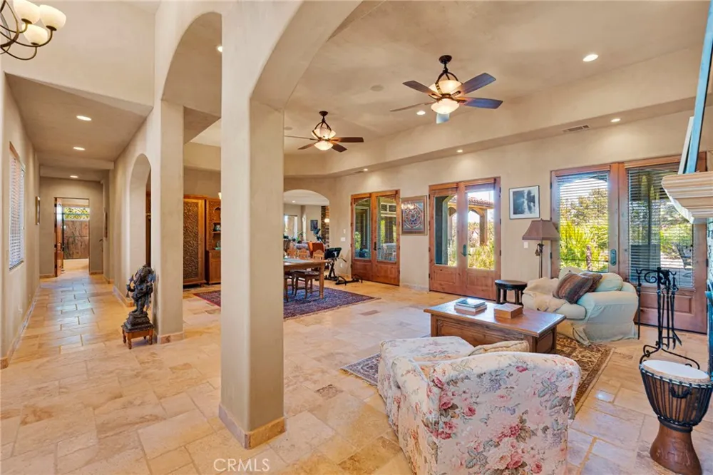 8323 Macron Oak Hills, CA 92344
