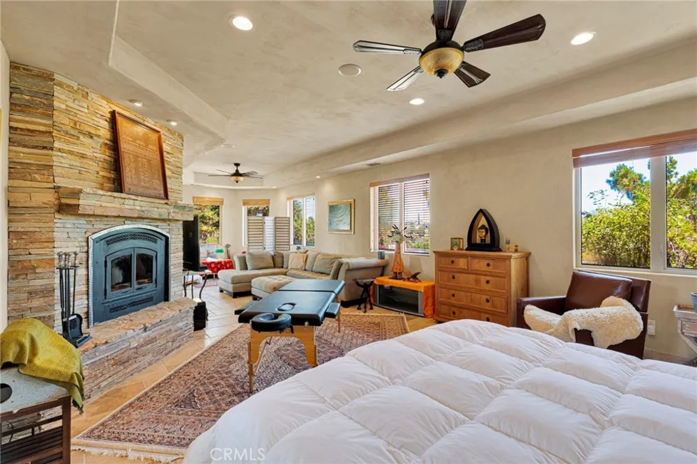 8323 Macron Oak Hills, CA 92344