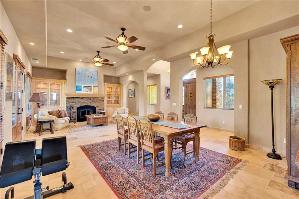 8323 Macron Oak Hills, CA 92344
