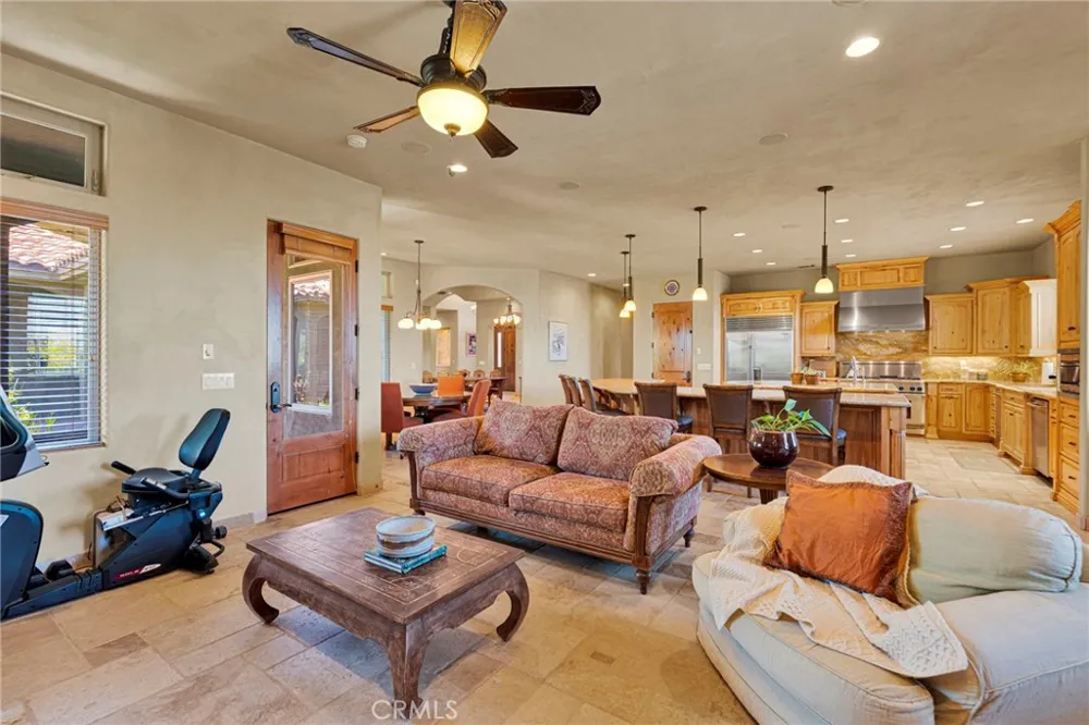 8323 Macron Oak Hills, CA 92344