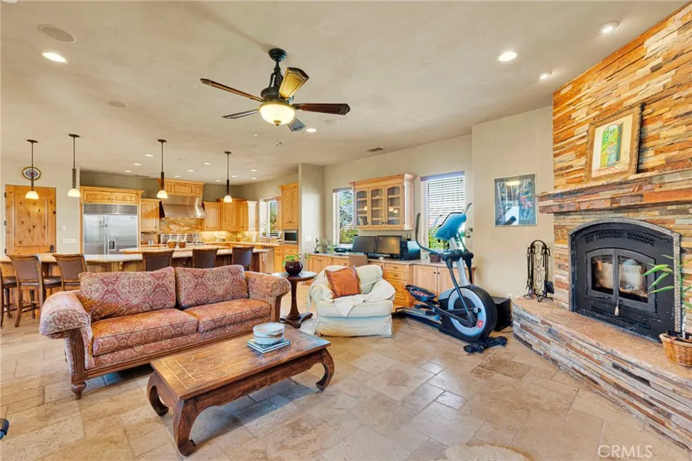 8323 Macron Oak Hills, CA 92344