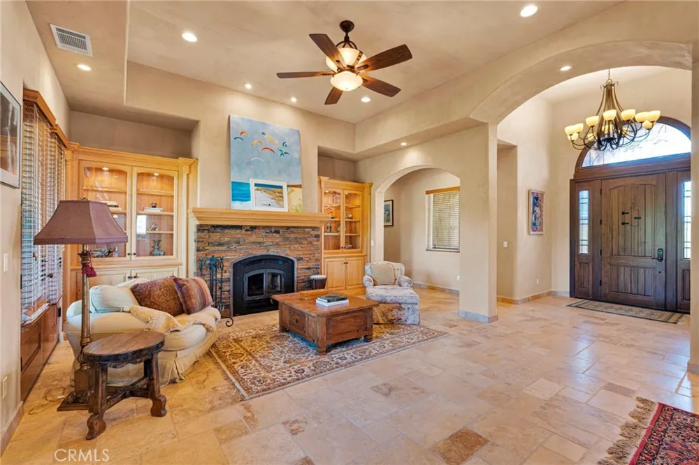 8323 Macron Oak Hills, CA 92344