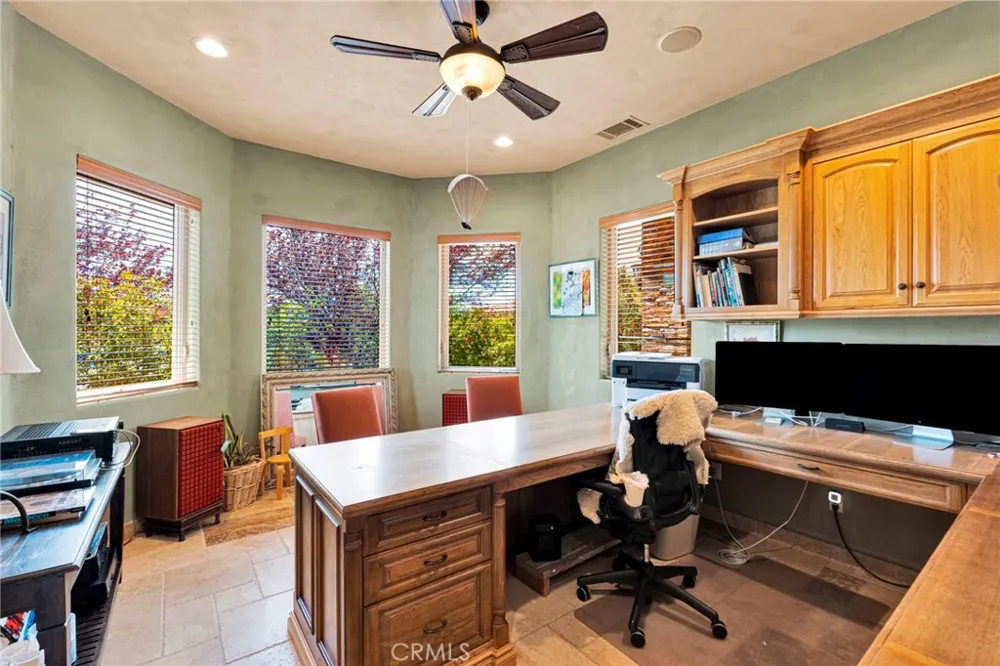 8323 Macron Oak Hills, CA 92344