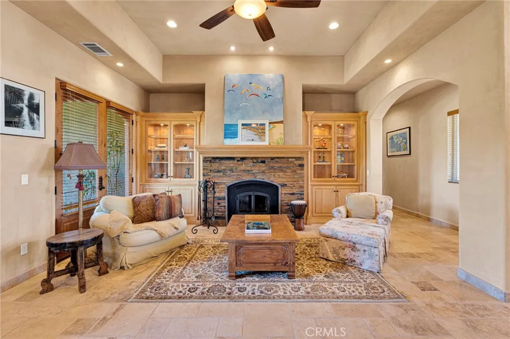 8323 Macron Oak Hills, CA 92344