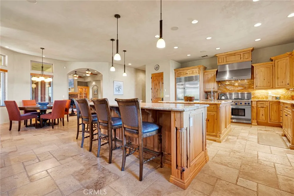 8323 Macron Oak Hills, CA 92344
