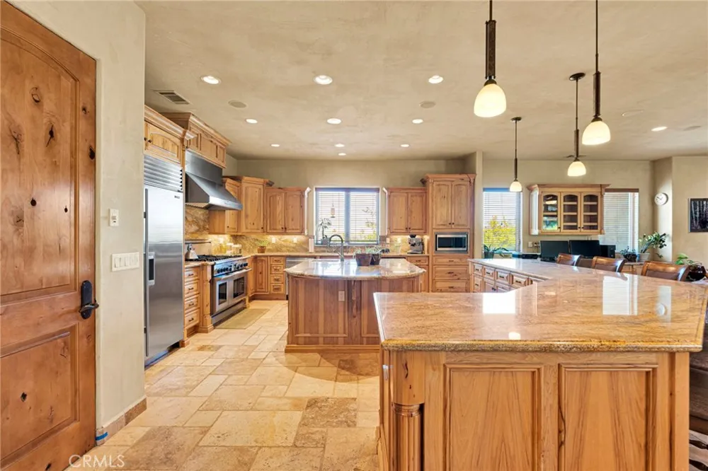8323 Macron Oak Hills, CA 92344