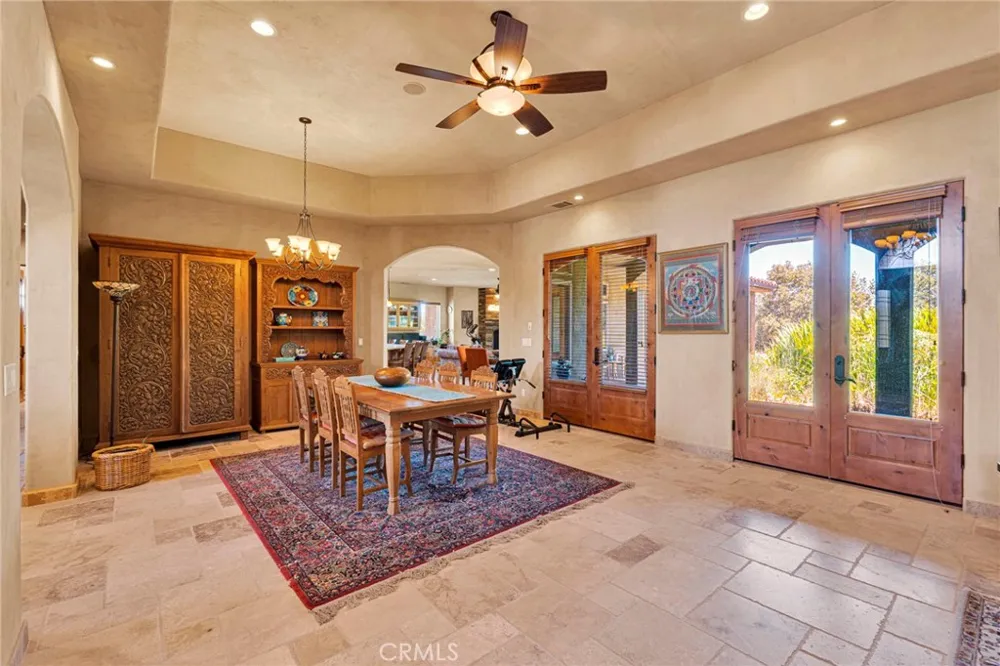 8323 Macron Oak Hills, CA 92344