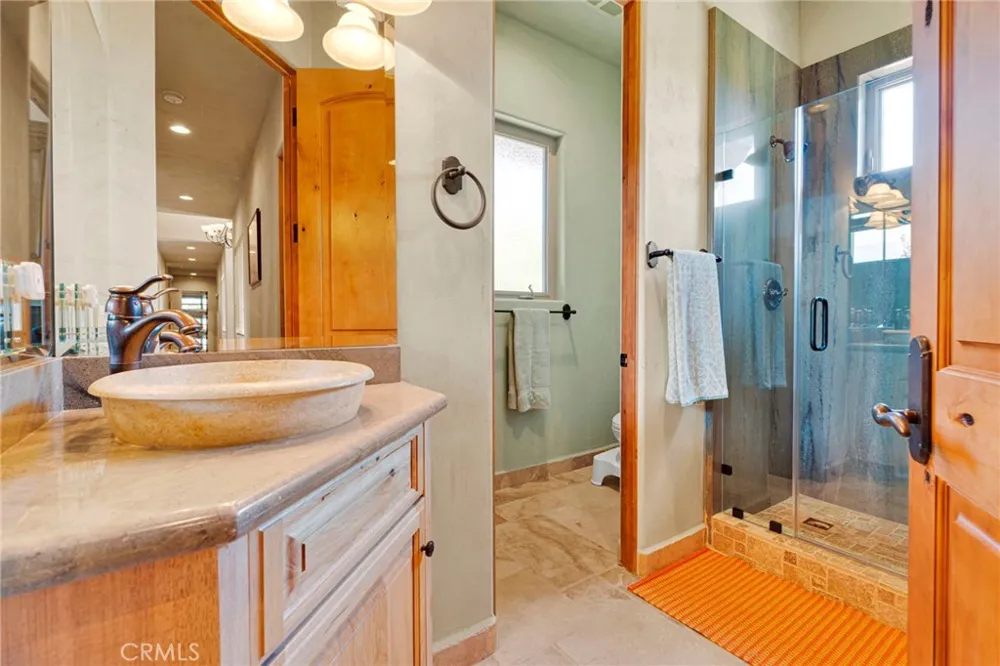 8323 Macron Oak Hills, CA 92344