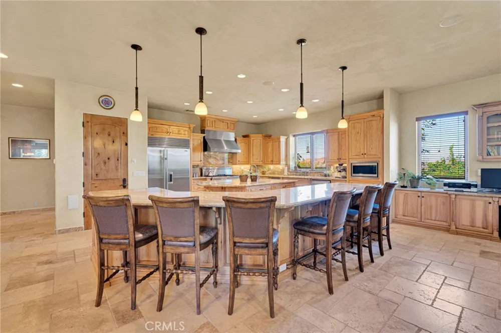 8323 Macron Oak Hills, CA 92344