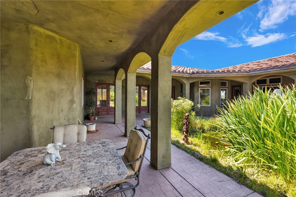 8323 Macron Oak Hills, CA 92344